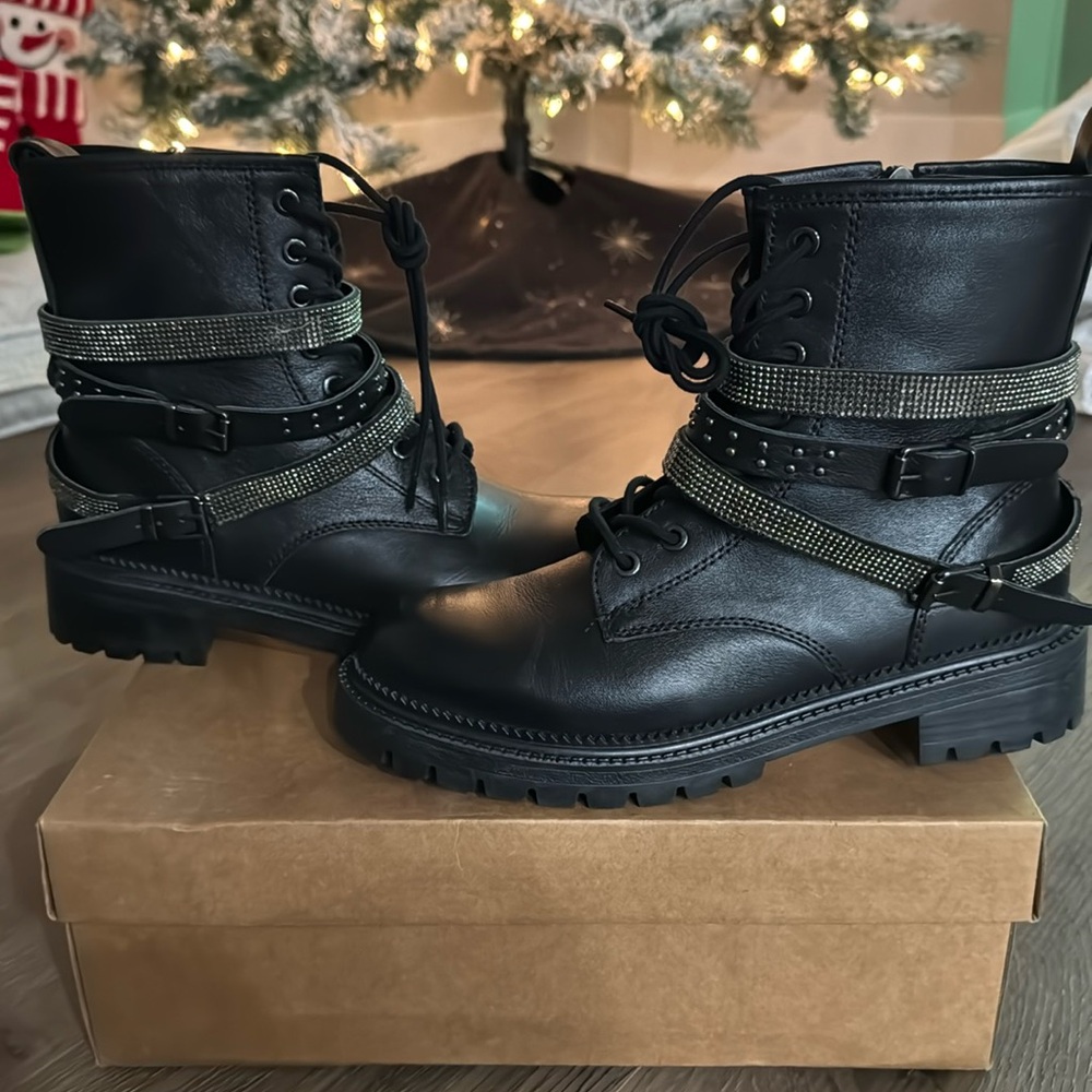 Steve Madden ‘Captain’ black leather boots